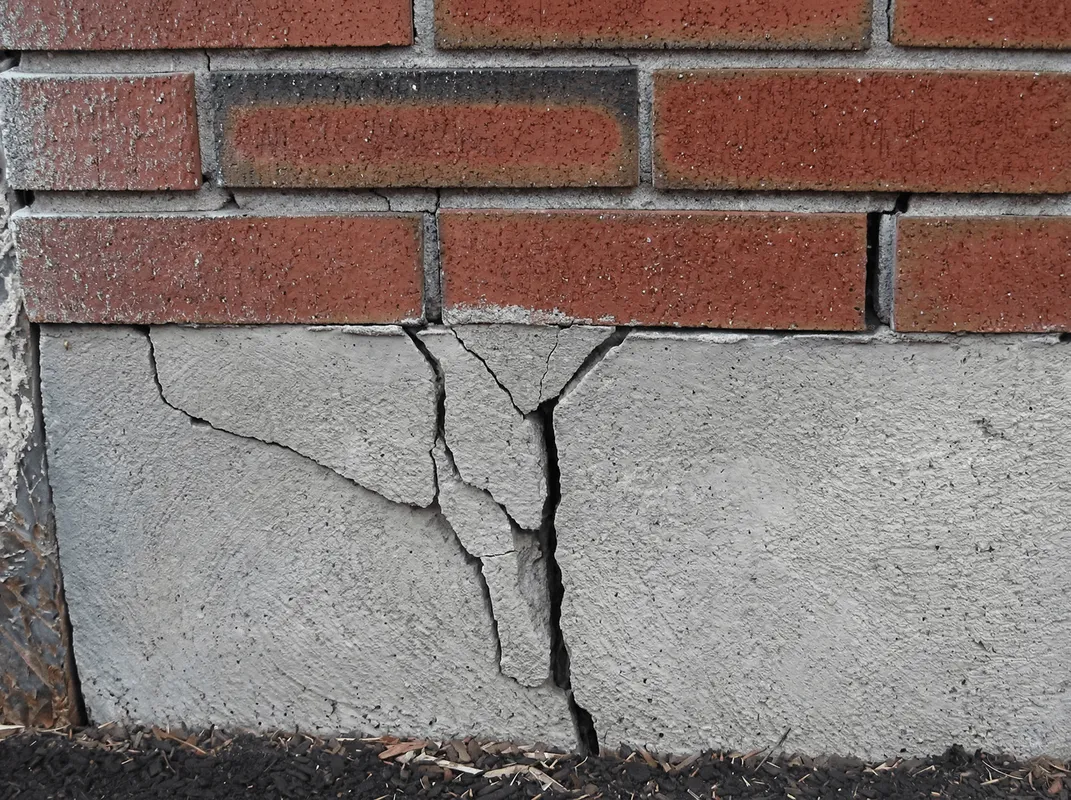 Concrete foundation with serious structural damage in New Orleans, LA