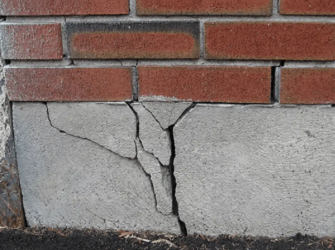 Concrete foundation with serious structural damage in New Orleans, LA